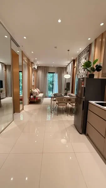 Living features: white painted walls, cream curtains, recessed downlights, pendant light, floor-to-ceiling windows, sliding glass door, 3-seater fabric sofa in beige, coffee table, TV console, area rug, dining table for 4, stainless-steel fridge, open shelving, decorative plants; style: modern; view: garden.