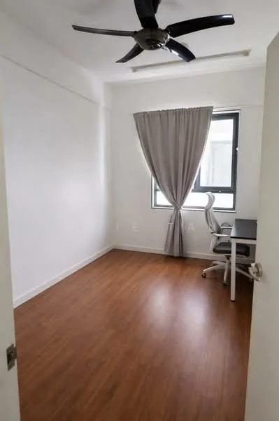 Room features: wooden flooring, white painted walls, ceiling fan, window with curtain, desk, office chair; style: modern.