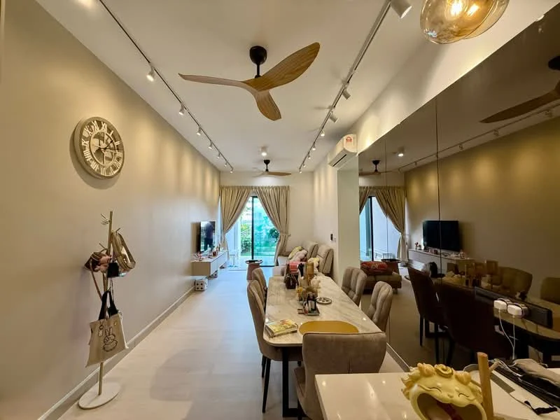 Living features: light beige painted walls, white ceiling, 5-blade ceiling fan with light, recessed LED downlights, large mirror on one wall, floor-to-ceiling windows, sheer curtains, wooden dining table, upholstered dining chairs, wall-mounted TV, decorative wall clock, area rug, decorative items on table; style: modern; view: garden.