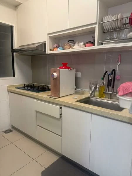 Kitchen features: white cabinetry, granite countertop, stainless-steel sink, chrome pull-down faucet, 4-burner gas hob, built-in oven, dish rack, glass storage jars, kitchen mat, tile backsplash, under-cabinet lighting; style: modern.