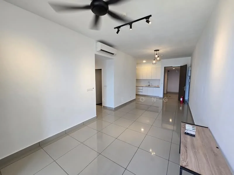 Living features: white painted walls, glossy ceramic tile flooring, 5-blade ceiling fan, recessed LED downlights, air conditioning unit, open kitchen layout, wall-mounted TV console, wooden side table; style: modern.