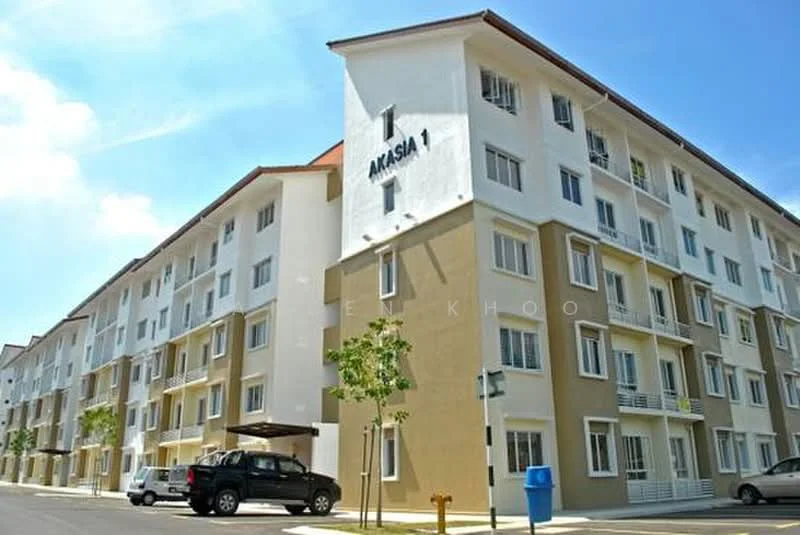 Exterior type: low-rise apartment block; features: white painted facade, cream painted facade, flat roof, approximately 4-storey, manicured landscaping, parking lot with cars, balconies with railings, windows with white frames; style: modern.