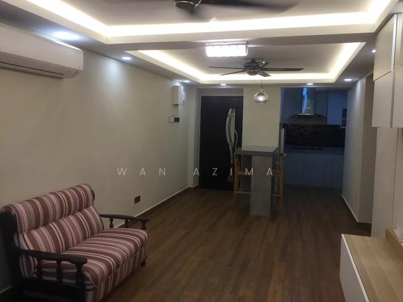 Living features: wooden flooring, white painted walls, recessed ceiling lights, 5-blade ceiling fan with light, wall-mounted air conditioning unit, striped fabric sofa, bar counter with stools, open layout to kitchen, pendant light, door leading to kitchen; style: modern.