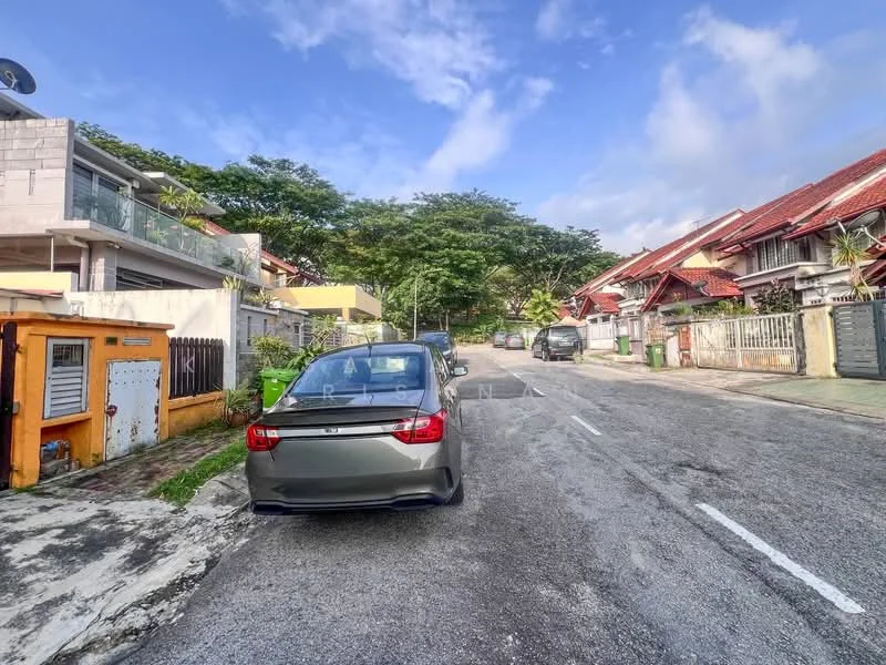 Exterior type: linked terrace house; features: residential street, paved road, greenery along the street, two-storey linked terrace houses, driveway with parked car, sidewalk, street lighting, mature trees; style: traditional.
