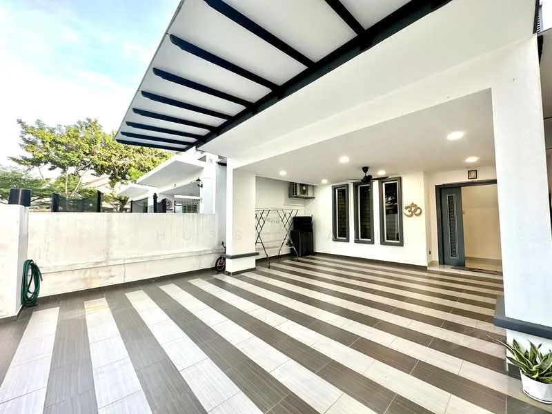 Exterior type: linked terrace house; features: striped tile flooring in grey and white, covered porch with overhanging roof, wall-mounted clothes drying rack, outdoor lighting fixtures, fenced perimeter, manicured landscaping with trees, sliding glass door, multiple windows for natural light; style: modern.