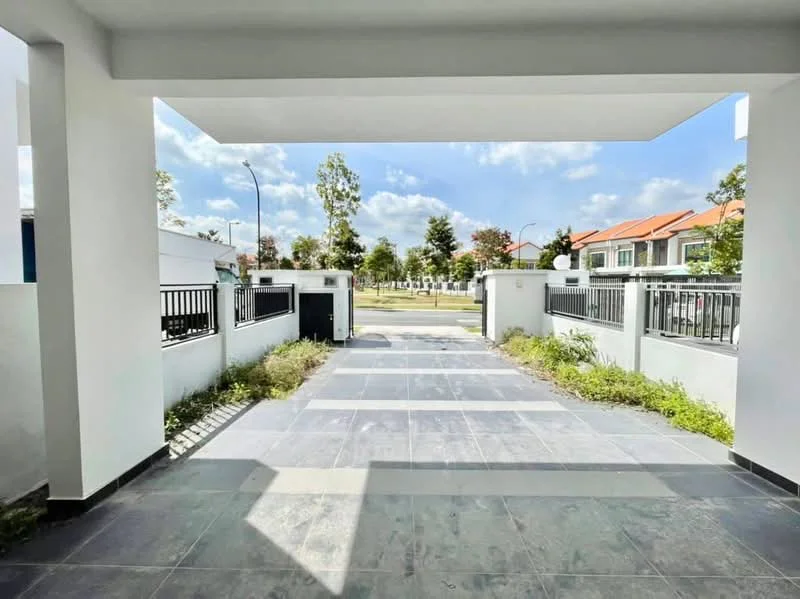 Exterior type: linked terrace house; features: paved driveway, manicured lawn, mature trees, fenced perimeter, white painted facade, flat roof, surrounded by greenery, street view, two-storey houses in background; style: modern.