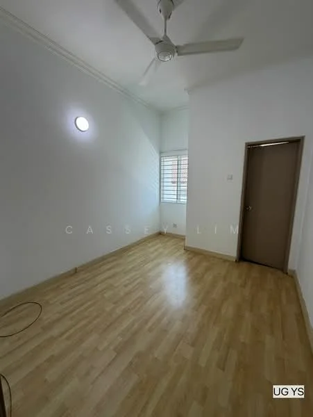 Room features: light wood laminate flooring, white painted walls, ceiling fan, window with blinds, door with handle, crown moulding, round ceiling light, corner wall; style: modern.