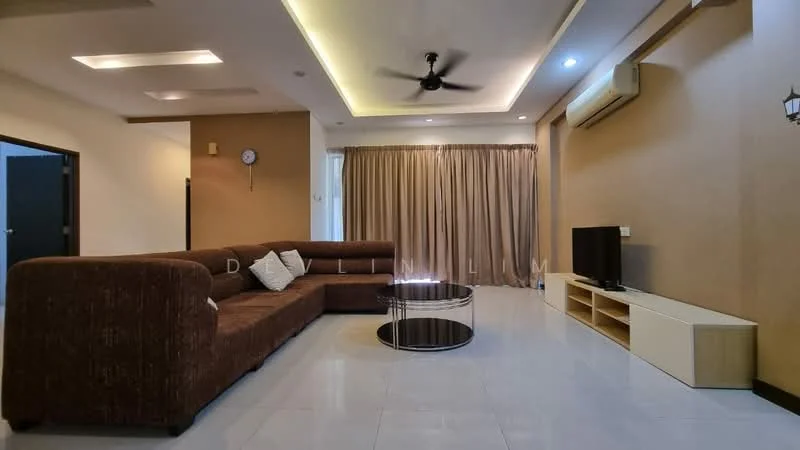 Living features: 3-seater fabric sofa in brown, coffee table with glass top, wall-mounted TV, TV console in light wood, floor-to-ceiling curtains in beige, recessed downlights, ceiling fan, white tiled flooring, decorative wall clock, accent wall in brown, air conditioning unit; style: modern.