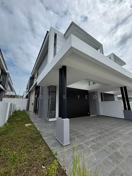 Exterior type: detached bungalow; features: flat roof, white painted facade, grey accent wall, large windows, open car porch, manicured lawn, stone-paved walkway, surrounded by greenery; style: modern.