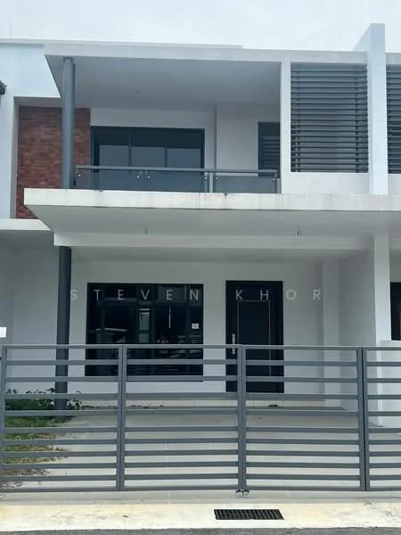 Exterior type: linked terrace house; features: white painted facade, grey metal railing, sliding glass door, large windows, brick accent wall, flat roof, concrete flooring, manicured landscaping, covered porch, modern architectural design; style: modern.