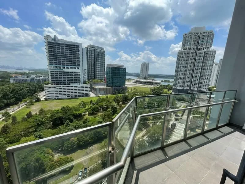 Room style: modern; view: city.