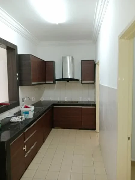 Aman Heights Condominium, Taman Bukit Serdang, Seri Kembangan — view 1 of 5 in Taman Bukit Serdang — for Sale