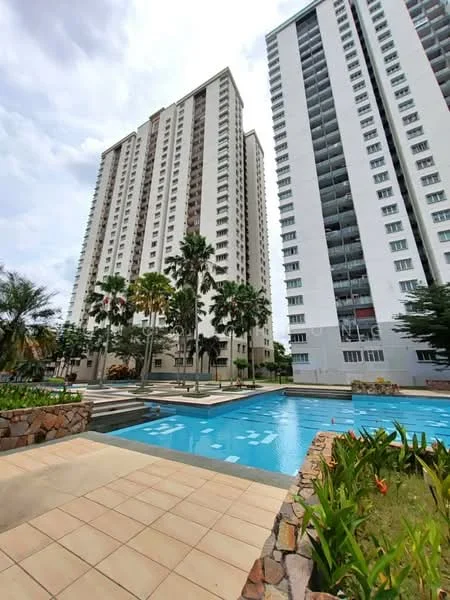 Aman Heights Condominium, Taman Bukit Serdang, Seri Kembangan — view 1 of 5 in Taman Bukit Serdang — for Sale