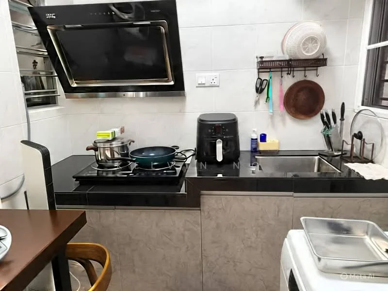 Kitchen features: black granite countertop, stainless-steel sink, chrome pull-down faucet, built-in oven, freestanding range oven, 4-burner gas hob, microwave, kettle, cooking pot, frying pan, wooden cutting board, utensil holder, wall-mounted storage rack; style: modern.