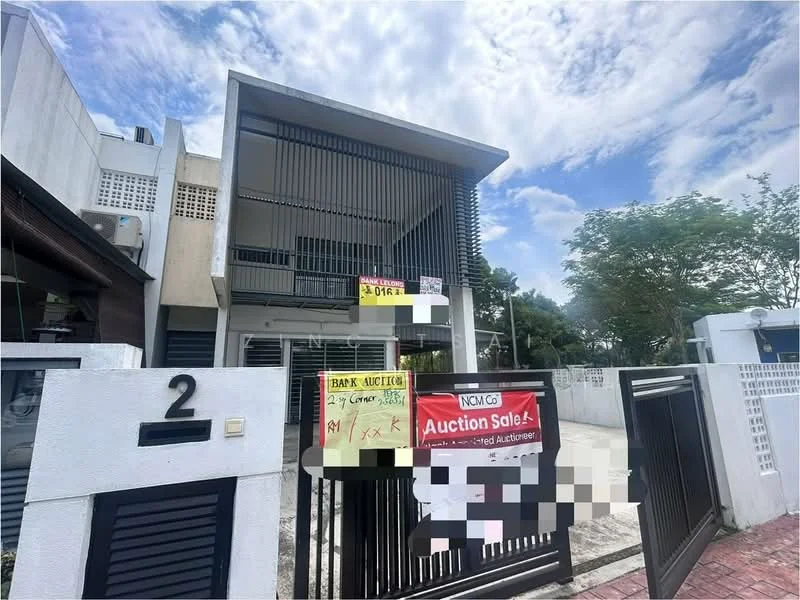 Exterior type: semi-detached house; features: white painted facade, black metal railing, flat roof, two-storey structure, manicured lawn, paved driveway, gated entry, signage for auction sale, surrounded by greenery; style: modern.