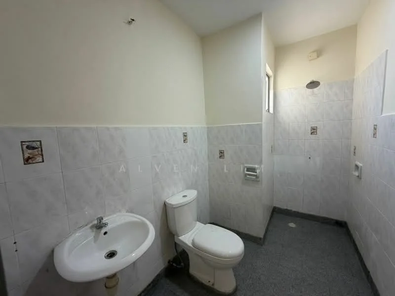 Bathroom features: white tiled walls, grey floor tiles, single-sink vanity, chrome basin mixer faucet, one-piece toilet, shower area with wall-mounted shower head, window for natural light, toilet paper holder, towel rack.