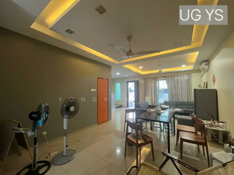 Living features: cream painted walls, grey accent wall, tray ceiling with recessed lighting, 5-blade ceiling fan with light, large windows with sheer curtains, sliding glass door, white tiled flooring, coffee table, sofa in grey, TV console, decorative wall clock, area rug, fan, dining table with chairs; style: modern.