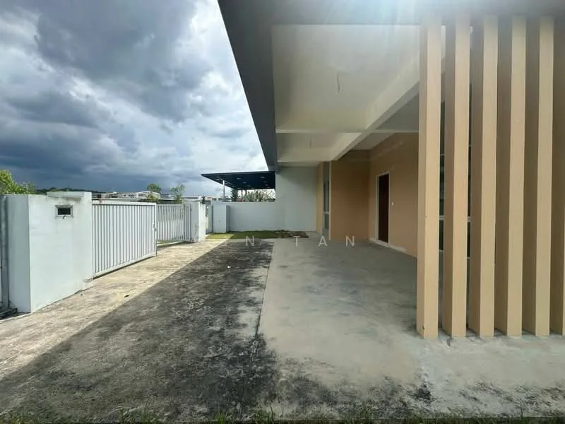 Exterior type: detached bungalow; features: concrete facade, flat roof, exposed concrete wall, vertical wooden slats, manicured lawn, paved walkway, surrounded by fencing, open space, car porch area; style: modern.