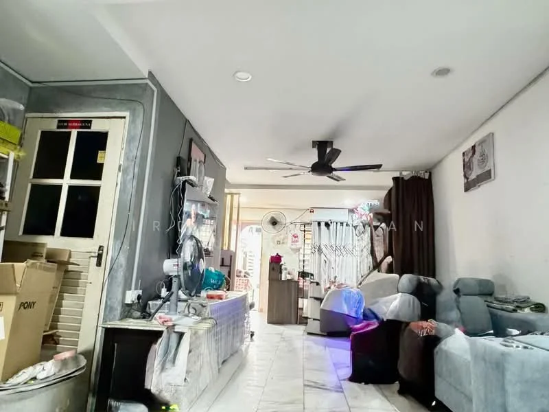 Living features: grey painted walls, white tiled flooring, 5-blade ceiling fan, sofa in grey fabric, coffee table, TV console, wall-mounted TV, decorative wall art, curtains in dark brown, open shelving, box storage, floor lamp; style: modern.