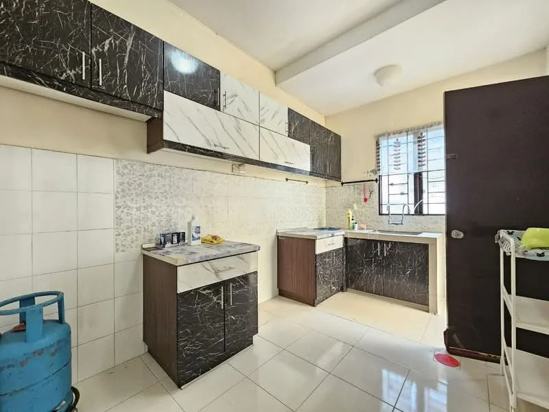 Kitchen features: black and white marble-patterned cabinetry, white tiled backsplash, white tiled flooring, single-bowl stainless-steel sink, chrome pull-down faucet, built-in countertop, gas cylinder, window with grilles, door with handle, kitchen storage shelf; style: modern.