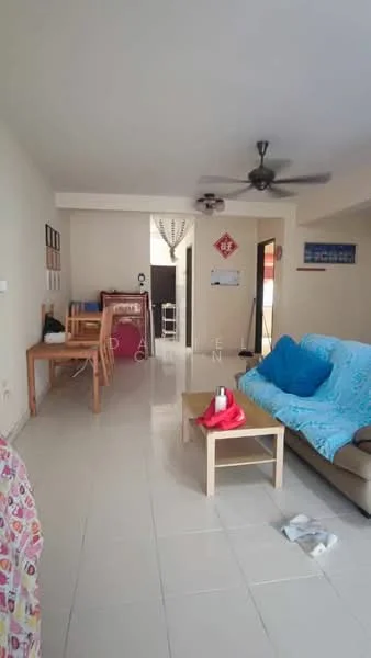 Living features: cream painted walls, tile flooring, 5-blade ceiling fan, sofa in beige, coffee table, area rug, dining table with chairs, decorative wall art; style: modern.