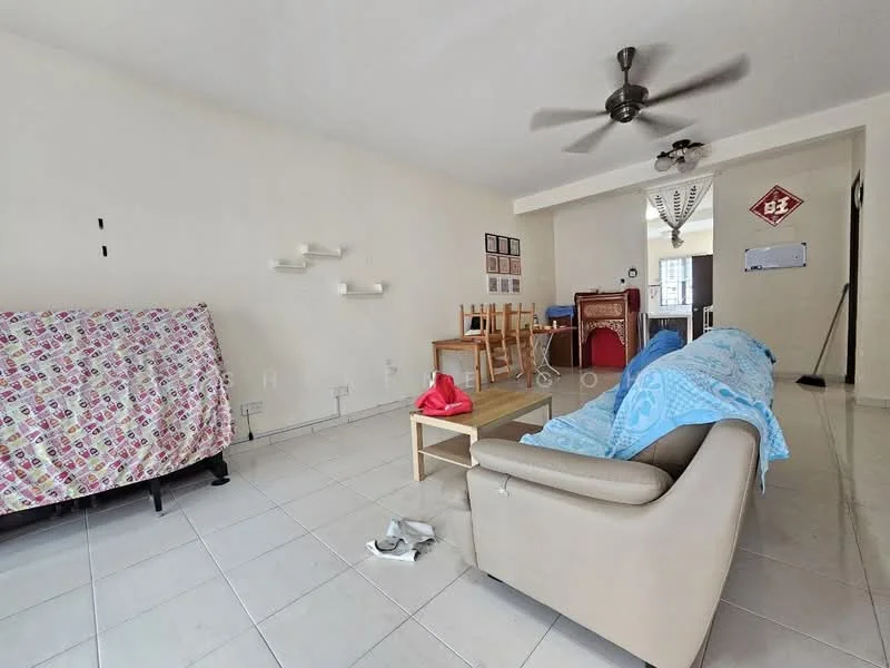 Living features: light-colored tiled flooring, white painted walls, 5-blade ceiling fan, sofa in beige, coffee table, dining table with chairs, decorative wall shelves, blanket draped over furniture, area rug, window with natural light; style: modern.