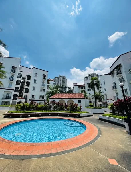 Exterior type: low-rise apartment block; features: circular swimming pool, surrounding landscaped garden, paved pool deck, white painted facade, balconies with railings, palm trees, tropical landscaping, two-storey buildings, outdoor lighting fixtures, red-tiled roof, manicured lawn; style: modern.