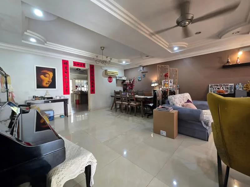Living features: white painted walls, tray ceiling with recessed lighting, polished ceramic tile flooring, 5-blade ceiling fan with light, sofa in light grey fabric, wooden dining table with six chairs, black piano, decorative wall art, wall-mounted shelves, houseplants in ceramic pots, decorative mirror, area rug with geometric pattern; style: modern. Dining features: wooden dining table with six chairs, decorative centerpiece, wall-mounted photo frames; style: modern.