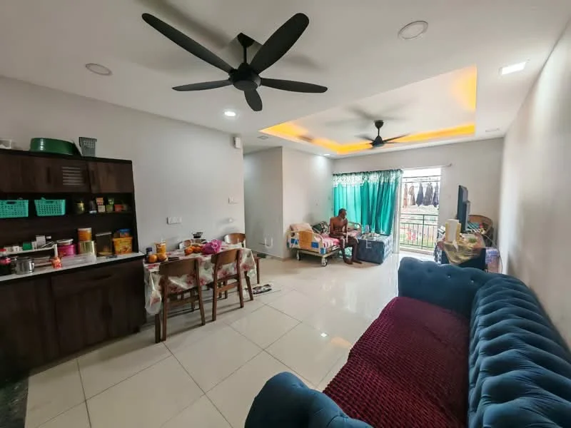 Living features: 5-blade ceiling fan with light, sofa in blue fabric, coffee table, wall-mounted TV, area rug, tile flooring, recessed ceiling lights, green curtains, open shelving unit, dining table with chairs, kitchenette with cabinets; style: modern.