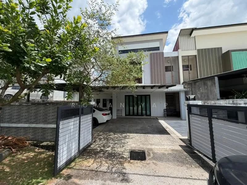 Exterior type: linked terrace house; features: two-storey building, white painted facade, grey cladding, manicured lawn, paved driveway, car porch, fenced perimeter, mature trees, outdoor landscaping, clear blue sky; style: modern.