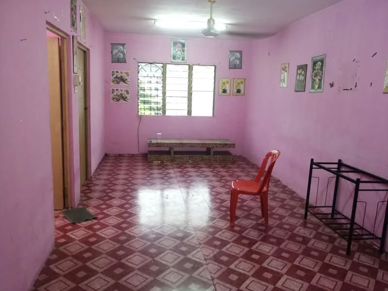Living features: pink painted walls, ceramic tile flooring with geometric pattern, ceiling fan, window with metal grille, wooden bench, black metal frame table, framed artwork on walls.