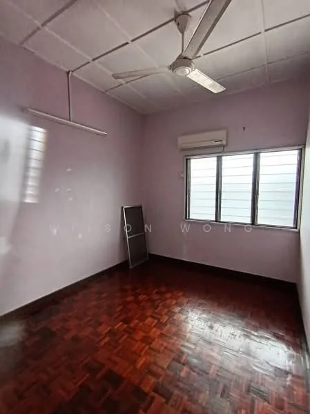 Room features: purple painted walls, parquet wood flooring, 2-blade ceiling fan, 1 wall-mounted split AC, 2 sliding windows, mirror on floor, plain ceiling.