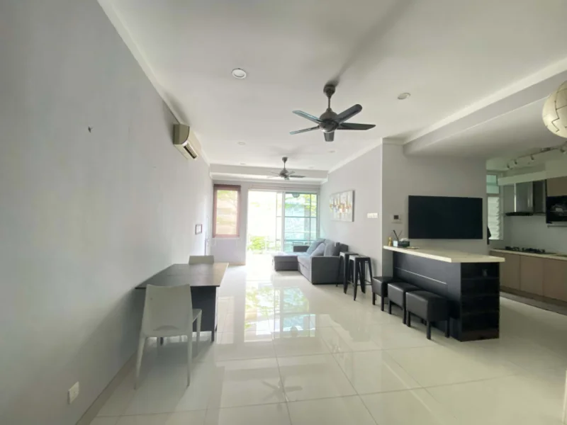 Living features: white painted walls, glossy white tile flooring, 5-blade ceiling fan with light, sofa in grey fabric, coffee table, TV console, wall-mounted TV, dining table for 4, open kitchen area, large windows with natural light, air conditioning unit; style: modern; view: garden.