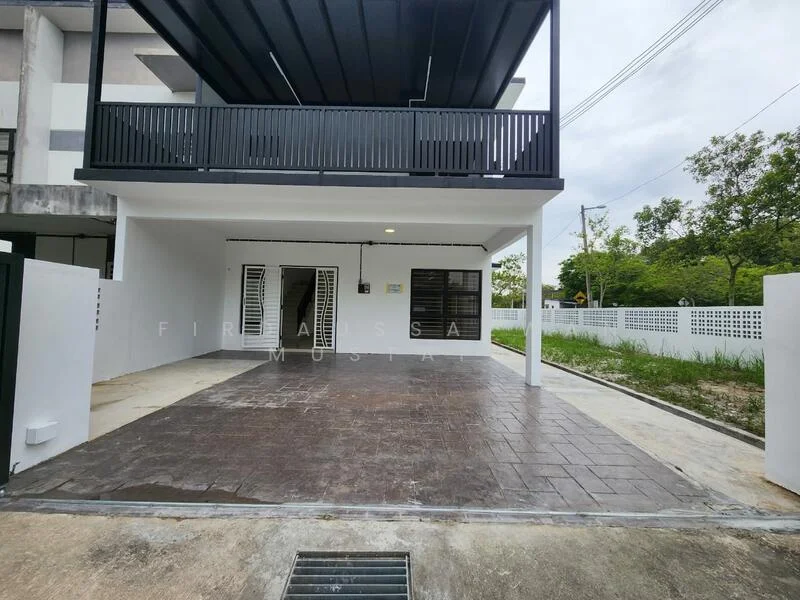 Exterior type: linked terrace house; features: covered car porch, stamped concrete flooring, white painted facade, black railing on balcony, front garden area, manicured lawn, sidewalk, two-storey structure; style: modern.