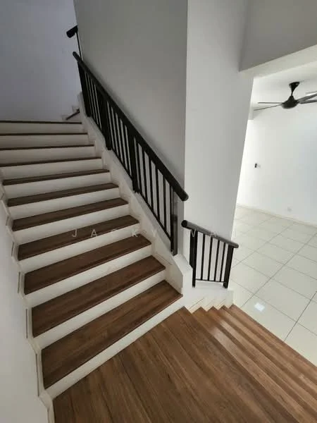 Staircase features: wooden staircase with dark handrail, light-colored risers, laminate flooring, white walls, ceiling fan, tiled flooring in adjacent room; style: modern. Living features: tiled flooring, white walls, ceiling fan; style: modern.