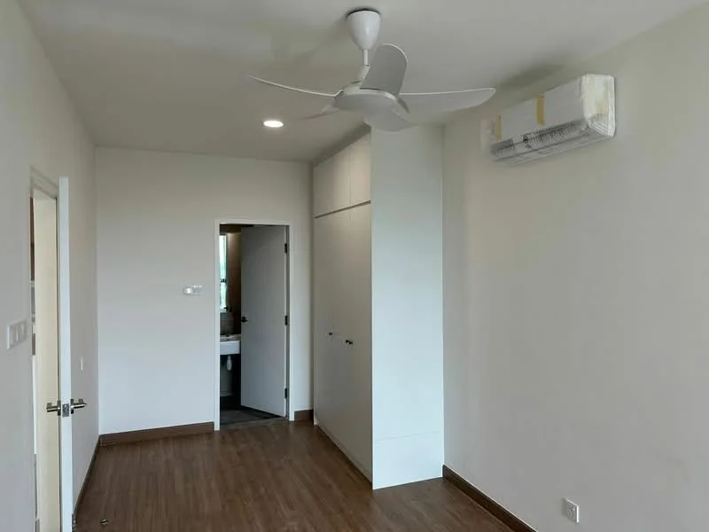 Room features: light wood laminate flooring, white painted walls, ceiling fan with light, wall-mounted split AC, built-in wardrobe with sliding doors, doorway leading to bathroom, recessed ceiling lights; style: modern.