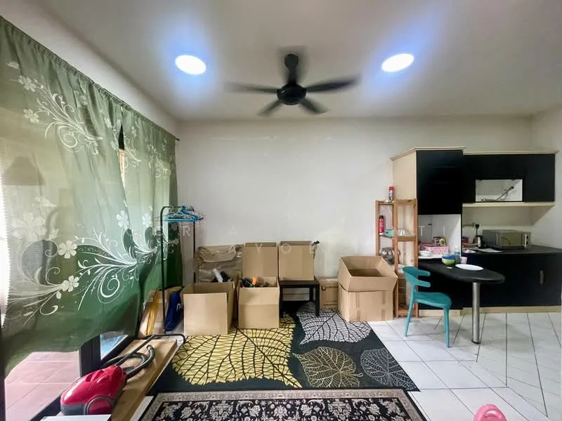 Living features: white painted walls, tile flooring, 5-blade ceiling fan, large window with sheer curtains, black cabinetry, open shelving, green accent wall, area rug with floral pattern, cardboard boxes, small dining table with chairs; style: modern.