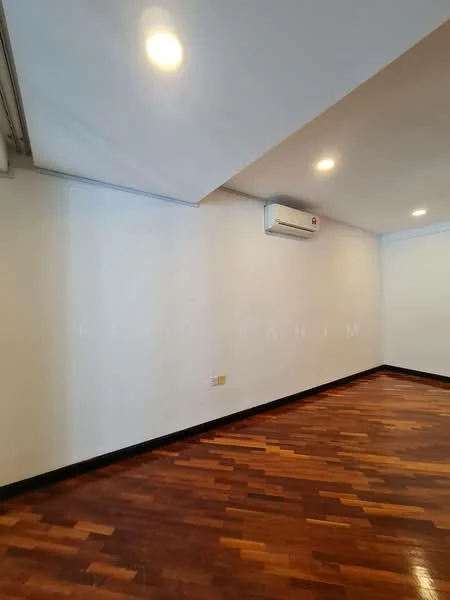 Room features: white painted walls, wooden flooring, recessed downlights, 1 wall-mounted split AC.