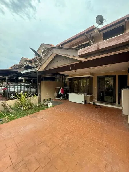 Exterior type: linked terrace house; features: terracotta tiled flooring, covered porch area, manicured garden with plants, satellite dishes mounted on roof, carport with space for vehicles, exterior wall with cream paint, glass door leading into the house, window with grilles, overhang roof, outdoor lighting fixtures; style: modern.