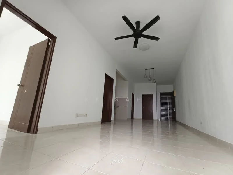 Room features: white painted walls, polished ceramic tile flooring, 5-blade ceiling fan, recessed ceiling lights, two wooden doors, one sliding door, neutral color scheme, open layout; style: modern.