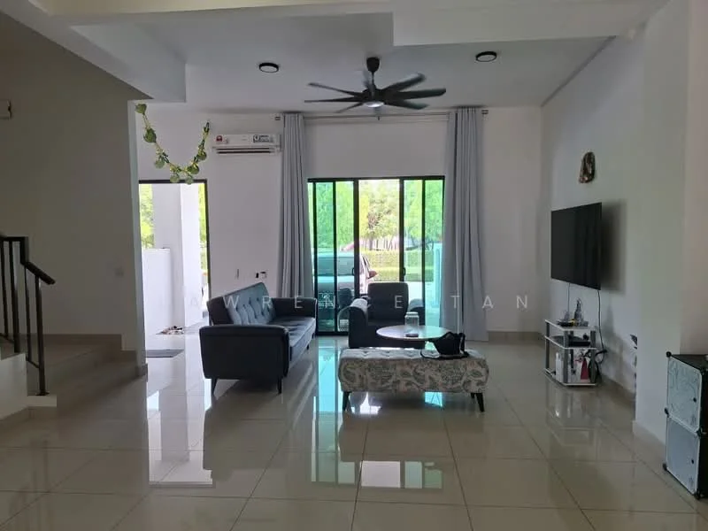 Living features: 3-seater fabric sofa in dark grey, coffee table, wall-mounted TV, TV console, area rug, floor-to-ceiling windows, sliding glass door, 5-blade ceiling fan with light, white painted walls, glossy tile flooring, curtains, decorative wall clock; style: modern; view: garden.