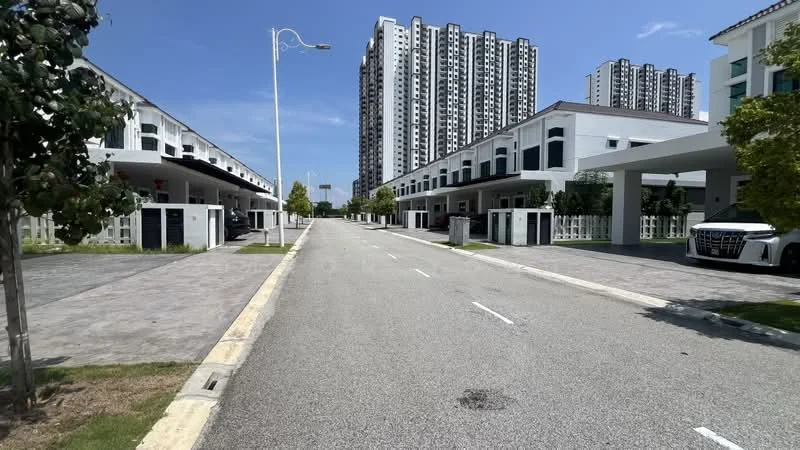 Exterior type: linked terrace house; features: two-storey linked terrace houses, concrete facade, manicured lawn, paved walkway, street lighting, surrounding greenery, open-air parking, modern architectural design; style: modern.