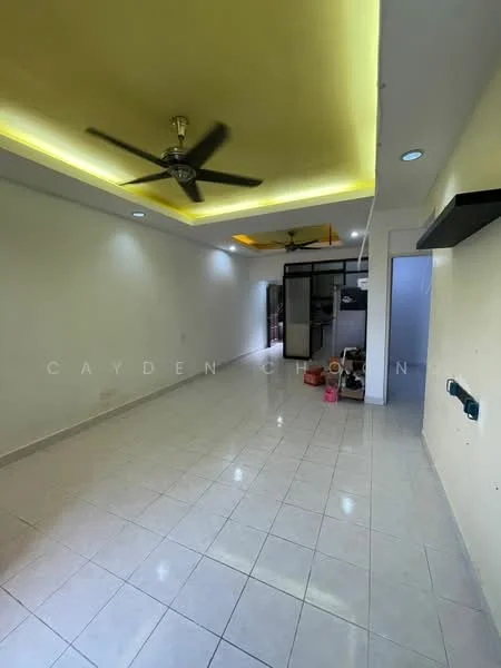 Living features: white painted walls, glossy white tile flooring, tray ceiling with recessed lighting, 5-blade ceiling fan with light, open layout, large windows, built-in shelving, neutral color scheme; style: modern.