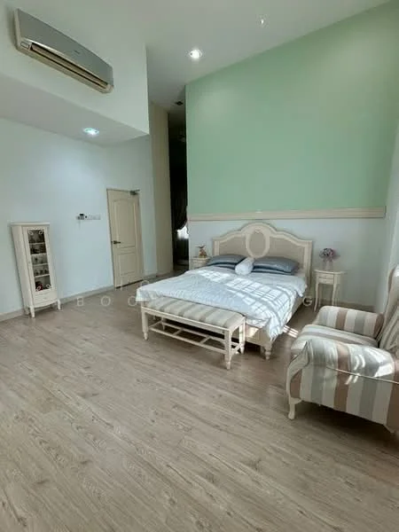 Bedroom features: king-size bed with upholstered headboard, striped armchair, light wood flooring, white painted walls, green accent wall, 1 wall-mounted split AC, bedside table, decorative vase, curtains, recessed downlights; style: modern.