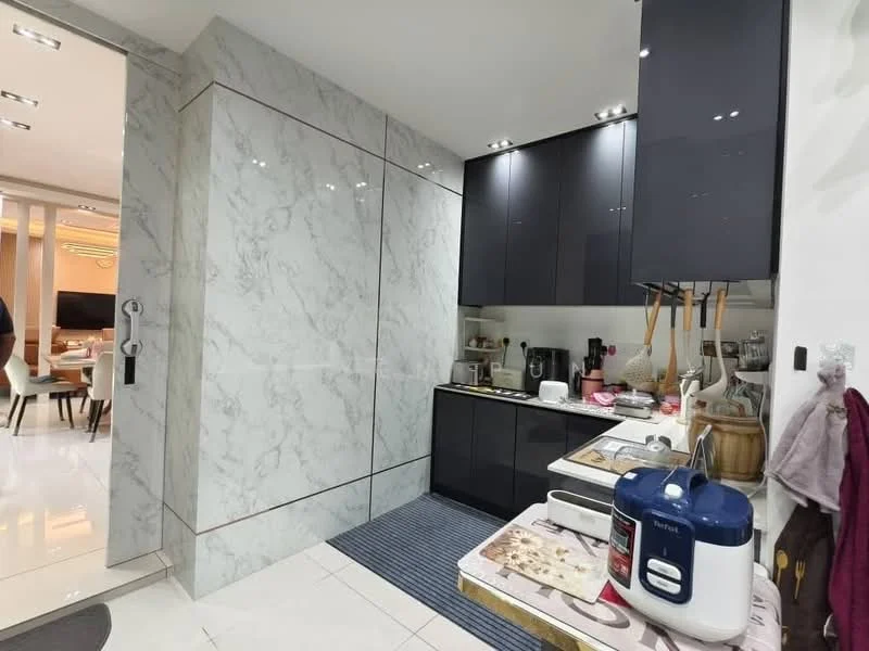 Kitchen features: white marble wall cladding, black cabinetry, stainless-steel appliances, built-in coffee machine, electric kettle, toaster, dishwasher, countertop with utensils, sink, kitchen towels, blue area rug, recessed downlights; style: modern.