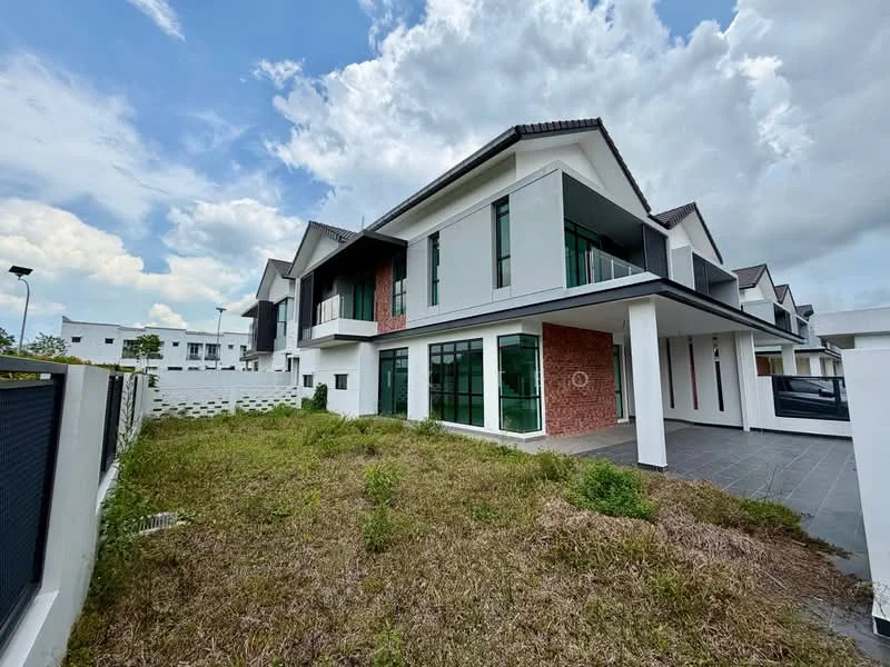 Exterior type: linked terrace house; features: white painted facade, red brick accents, flat roof, approximately 2-storey, manicured lawn, paved walkway, large windows, balconies on upper level, surrounded by greenery, modern architectural design; style: modern.