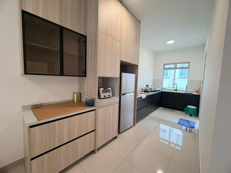 Kitchen features: light wood cabinetry, black countertop, stainless-steel fridge, built-in oven, ceramic cooktop, single-bowl stainless-steel sink, chrome pull-down faucet, white tiled backsplash, window with natural light, white walls, glossy tile flooring, kitchen island, open shelving; style: modern.