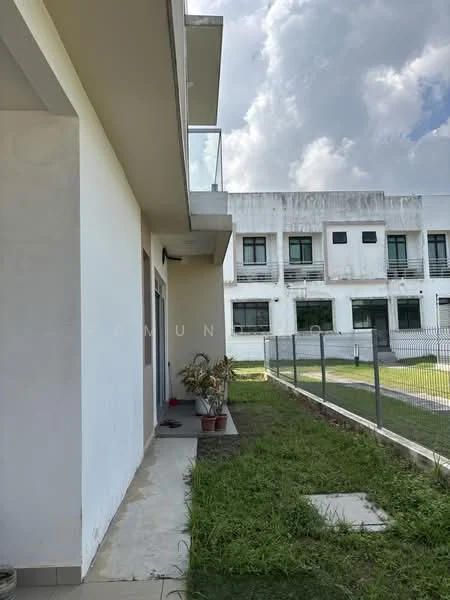 Exterior type: linked terrace house; features: white painted facade, flat roof, manicured lawn, paved walkway, fenced perimeter, balcony on upper level, ground floor entrance, adjacent to open green space; style: modern.