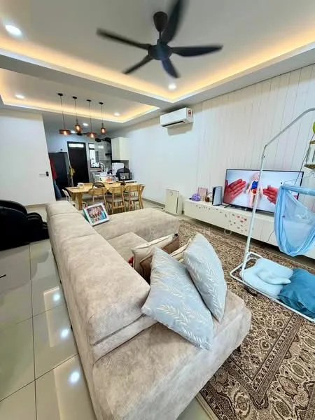 Living features: L-shape sectional sofa in beige, area rug with geometric pattern, wall-mounted TV, TV console, 5-blade ceiling fan with light, recessed downlights, cream painted walls, polished tile flooring, decorative wall paneling, coffee table, decorative cushions; style: modern. Kitchen features: open-plan layout, white cabinetry, stainless-steel appliances, kitchen island, dining table with chairs; style: modern.