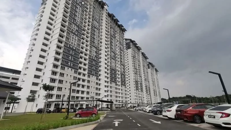 Exterior type: high-rise condominium; features: white painted facade, black window frames, multiple balconies, flat roof, approximately 10-storey high-rise, manicured landscaping, open-air parking lot, driveway with markings, street lighting, surrounded by greenery; style: modern.
